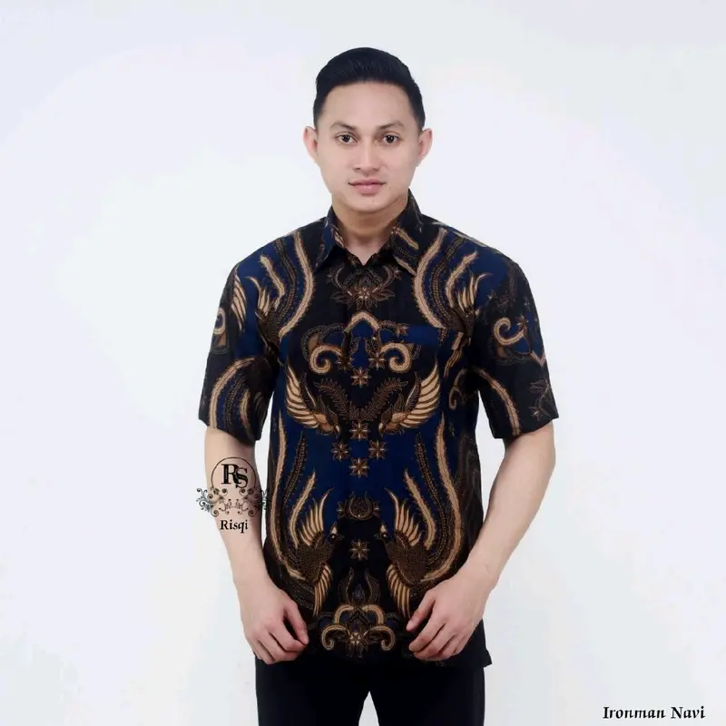 kemeja motif ironmen Crew Neck 1