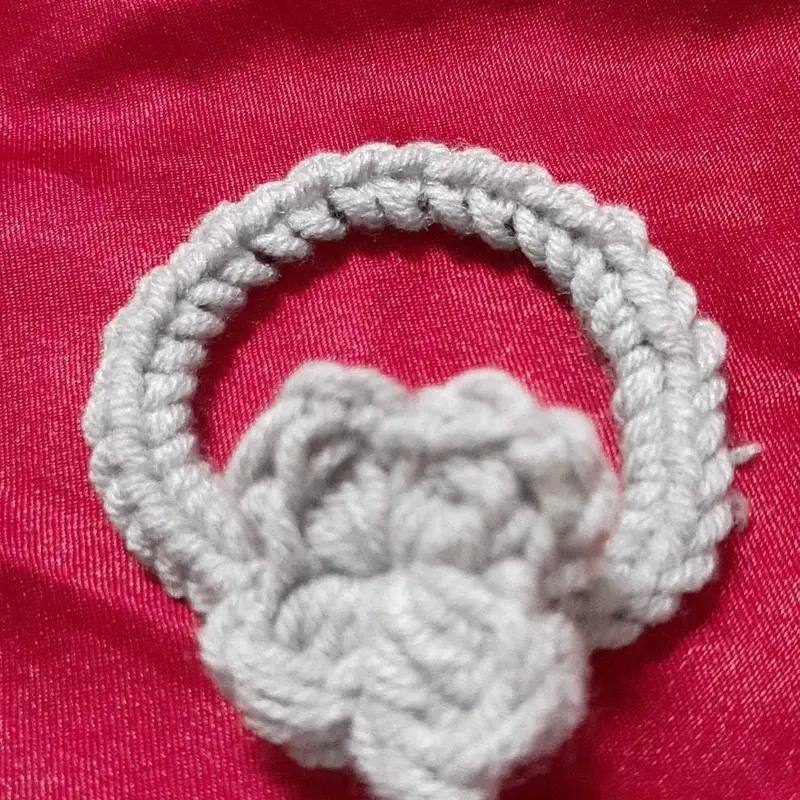 Cột tóc cỏ 4 lá may mắn handmade từ len 1