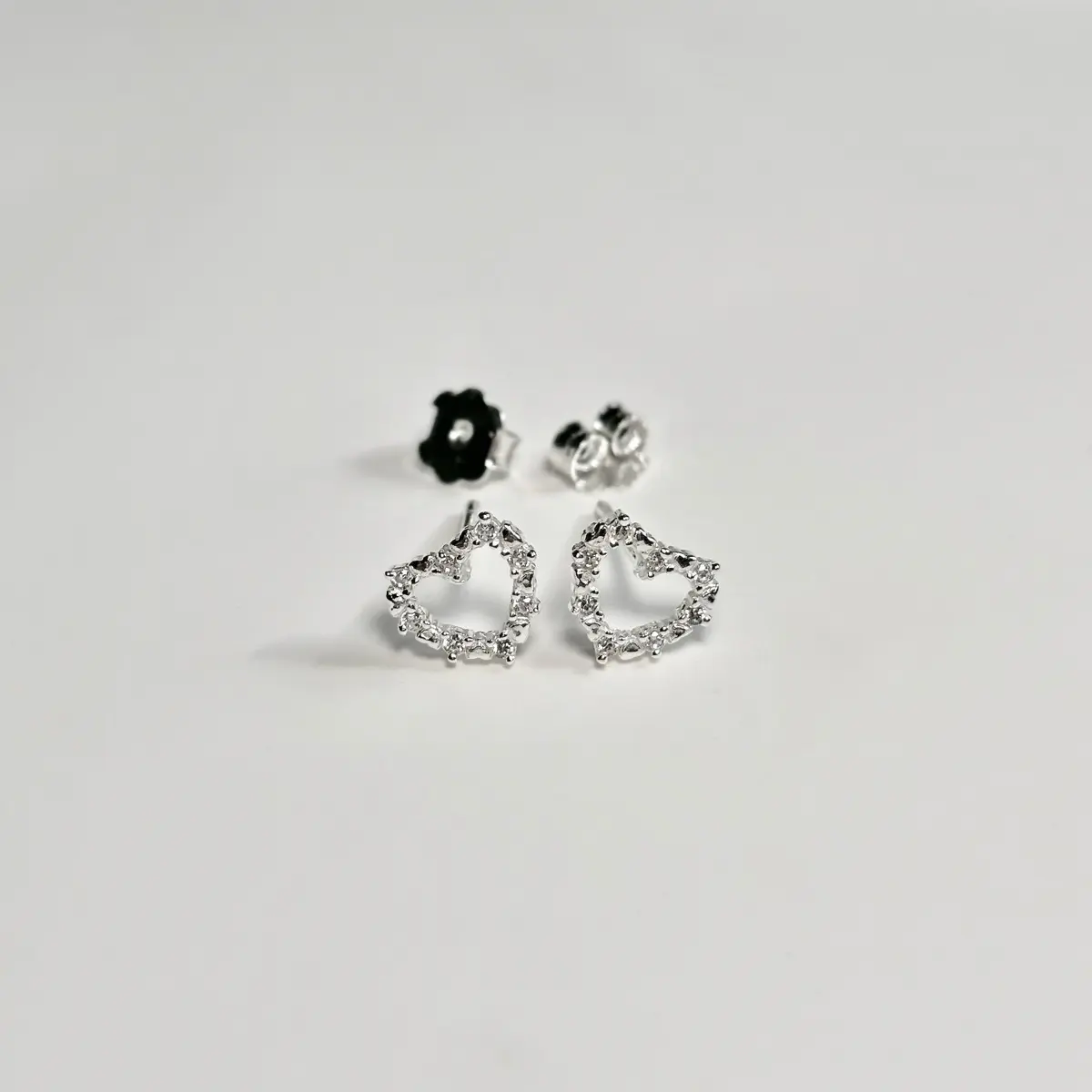 Bông tai nữ bạc 925 trái tim viền nạm đá tấm nữ tính nhẹ nhàng xinh xắn DD Jewelry BD003