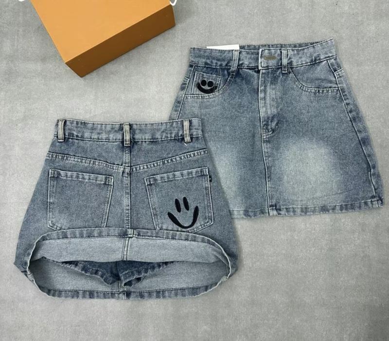 Chân Váy Jean Chữ A Thêu Hình Mặt Cười Có Quần Bên Trong VC-MC Women 1