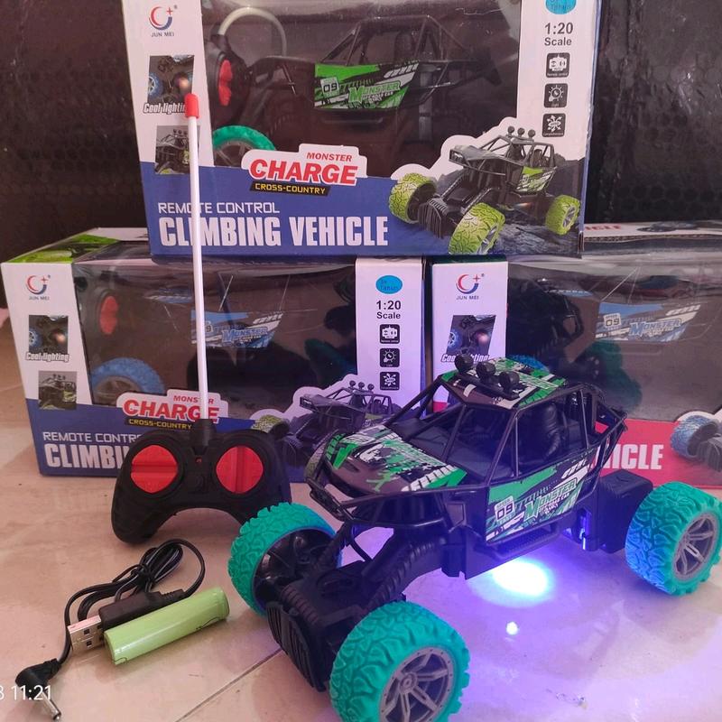 RC Rock Crawler Mainan Anak Mobil Remote Control Climbing Boast Monster Baterai Toys 3