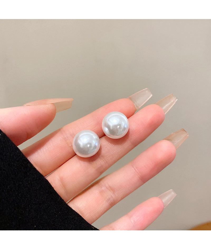 Product Introduction of 925 Silver Needle Small Temperamental Pearl Stud Earrings Women's Niche Design Earrings 2023 New Vintage Ear Jewelry 3