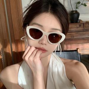 FS 2025 Cat Eye Sunglasses Viral Women Eyewear Frame | Korean Retro Aesthetic UV400 Shades | Fashion Glasses Hot Style