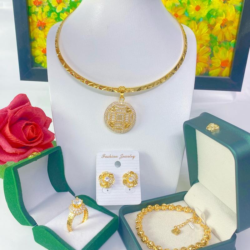Com bo 4 món kiềng cổ lắc tay ,nhẫn hoa tai ,mạ vàng 18 k với các màu kiềng trắng kiềng màu vàng.