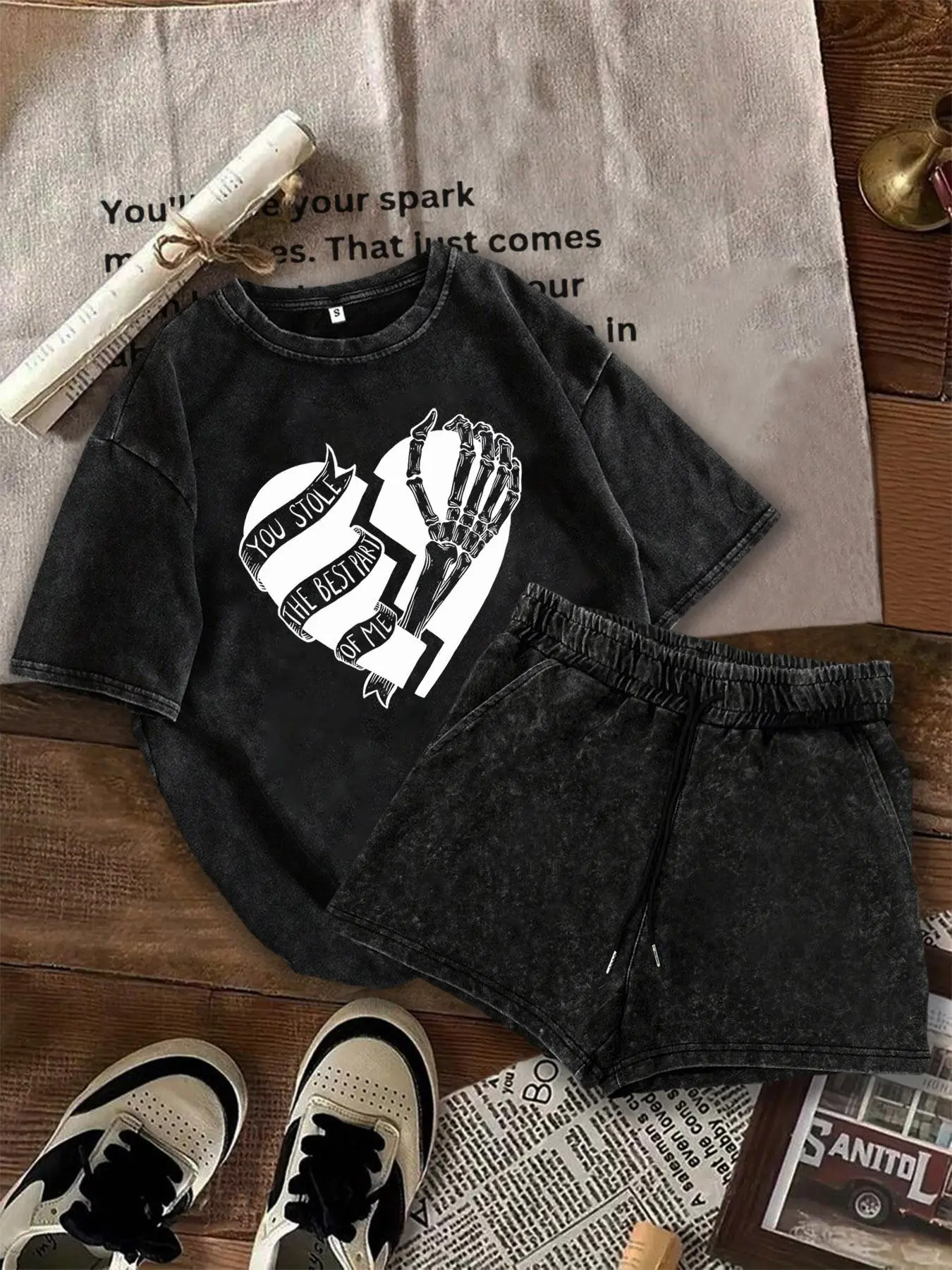 Two-Piece Set Women's Heart & Skeleton Hand Print Short Sleeve Tee & Shorts, Casual Round Neck T-shirt & Skinny Shorts, Summer Clothes for Daily Wear, Suits
