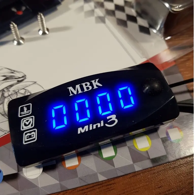 VOLTMETER DIGITAL PENGUKUR BATERAI-SUHU-JAM 3 IN 1 UNIVERSAL 1