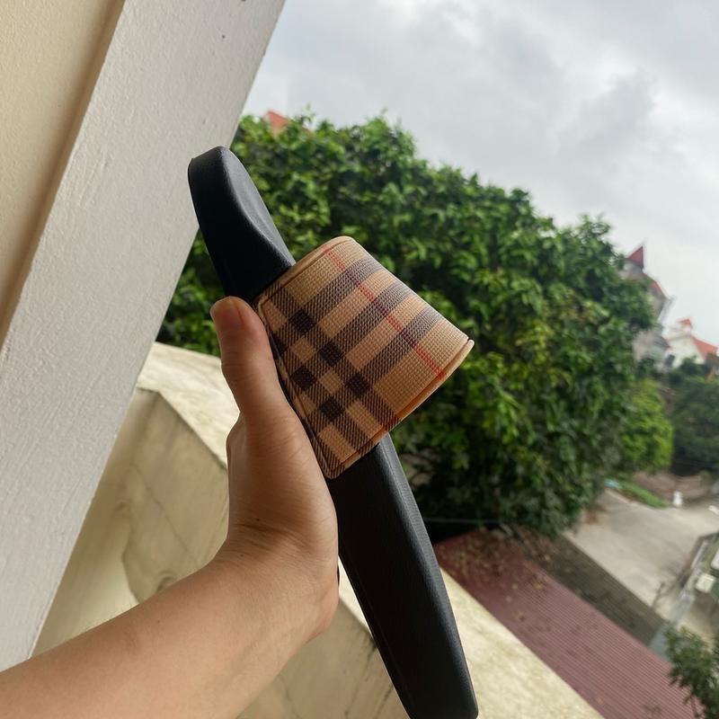 FULLBOX- Dép nam nữ thời trang họa tiết kẻ ô 2 màu nổi bật Xuân 2024 Cao Su DéP Quai Ngang Đế Bằng Slipper Hoa