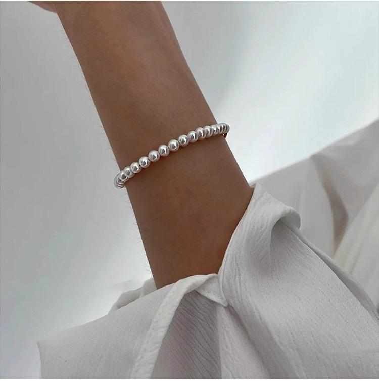 Product Introduction of 2024 New French Folding Bracelet Light Luxury Minority Exquisite Elastic String Bracelet 9