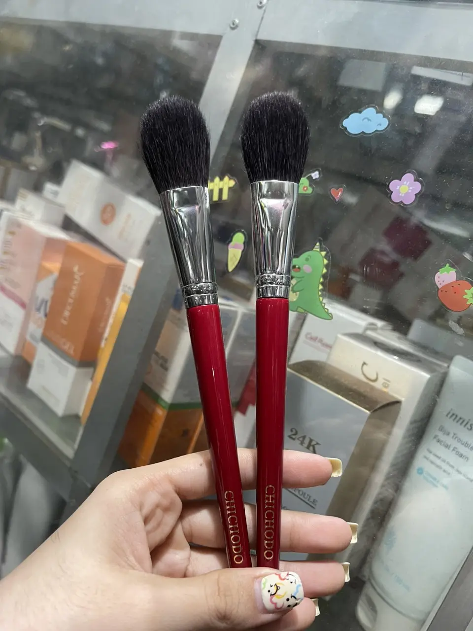 Cọ Phủ Phấn Cán Đỏ Chichi do