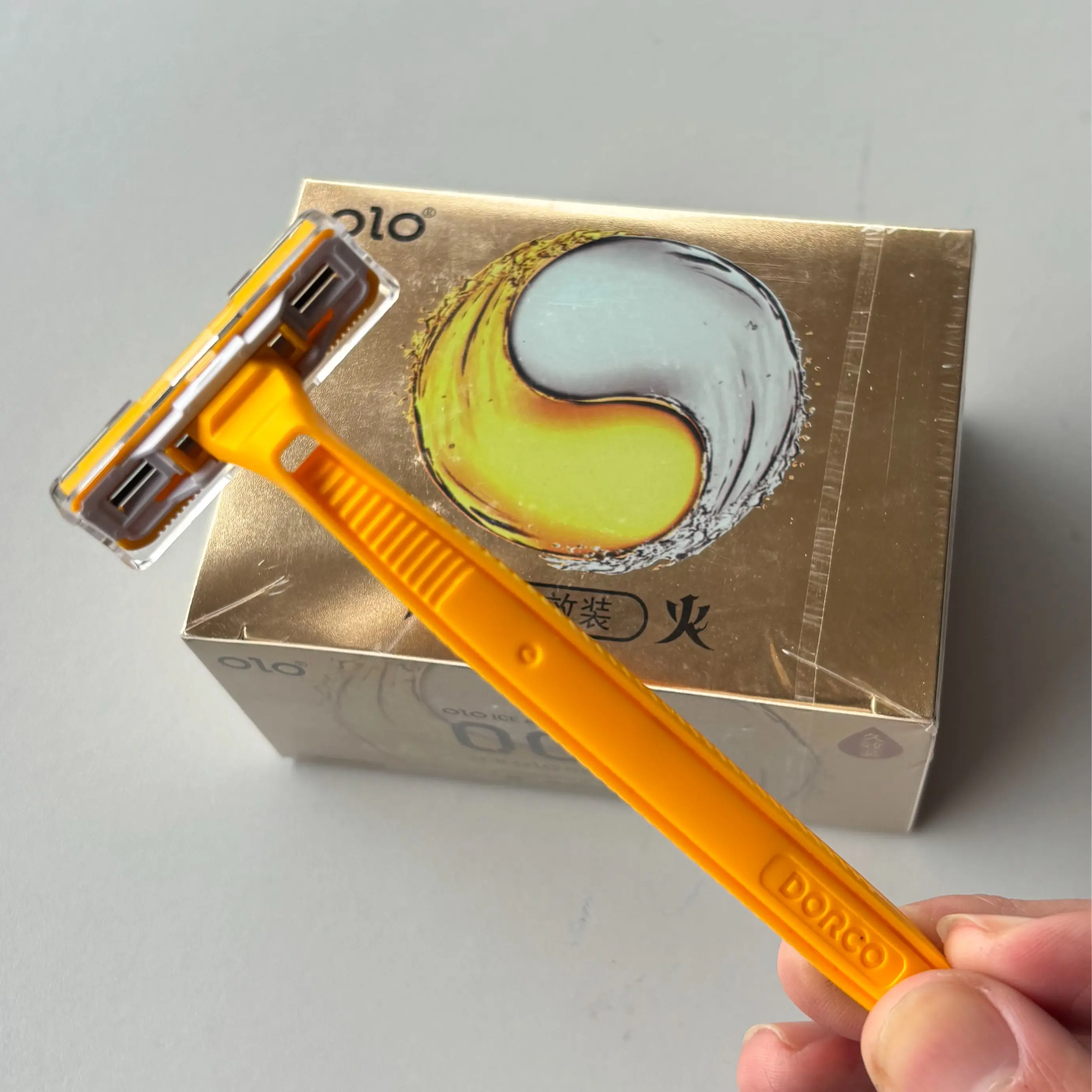 Hộp 10 chiếc B/C/S Olo dao cạo râu dùng 1 lần Lửa Băng chính hãng chắc tay thon gọn, nhiều trơn, dai mềm mỏng phù hợp cho phái đàn ông muốn thỏa mãn nhu cầu, đồ gia dụng - Love Home EC