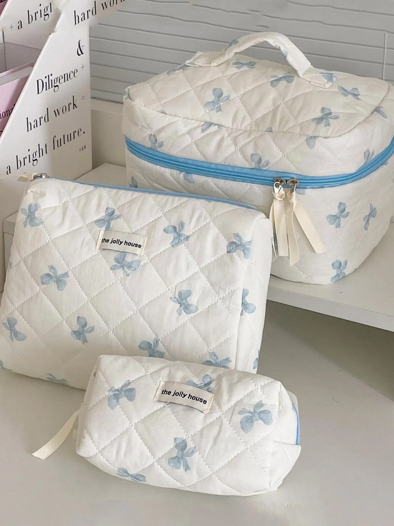 Bow Print Makeup Bag Set, Travel Cosmetic Storage Bag, Zipper Makeup Organizer Pouch, Versatile Storage Bag, Great for Skincare, Lotion, Cream, Lip Balm, Eyeliners, Mirror, Stationery, Outing Luxury Designer Bag 2025