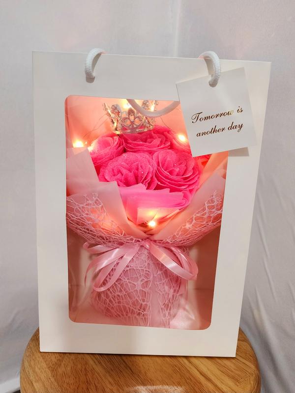 Mã KT7 Bó hoa hồng nhũ kim tuyến nhiều màu sắc có đèn led sáng 3 chế độ túi giấy mica thích hợp tặng người thương ngày lễ 20-10 8-2 14-2 thầy cô giáo 20-11. Decor Phòng Trang Trí Nhà Cao Su Decor trong tone bó hoa gấu