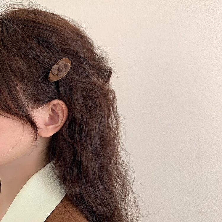 Product Introduction of Vintage Simple Style Velvet Letter Mini Hair Clip for Women Spring Summer Bangs Forehead Hair Clip Side Clip BB Clip 6