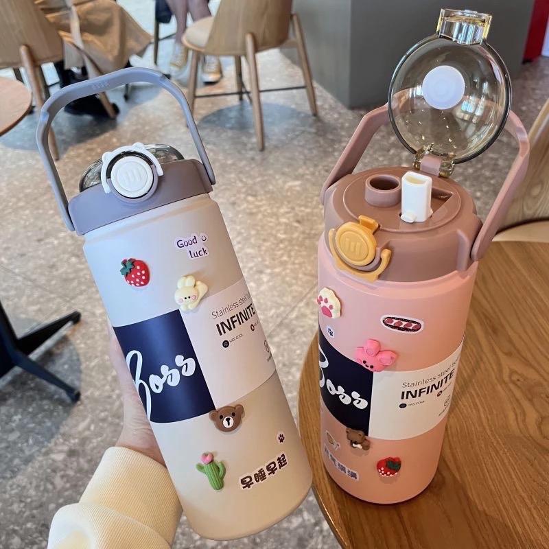 Bình Giữ Nhiệt 1200ml,1000ml,800ml Giữ Nhiệt 6-8 tiếng inox 304 Có Quai Xách Kèm Ống Hút tặng miếng dán 2D + stickerS 6