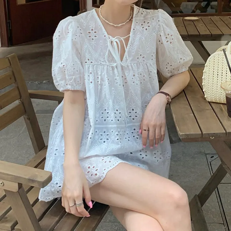 Áo sơ mi nữ khoét tay phồng dễ phối đồ Váy ren cổ chữ V mỏng mùa hè dáng rộng thời trang trơn đơn giản thường ngày