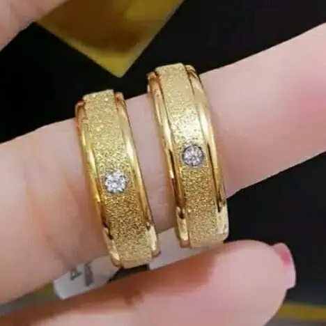 Cincin Titanium Wanita Dan Pria Motif Pasir Mata Satu Gold Untuk Tunangan Dan Kado Ulang Tahun Jewellery Ring cincin ikat pasangan cincin mata 1
