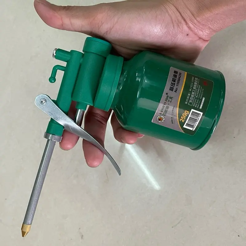 Bình xịt dầu nhớt sắt nhỏ 250