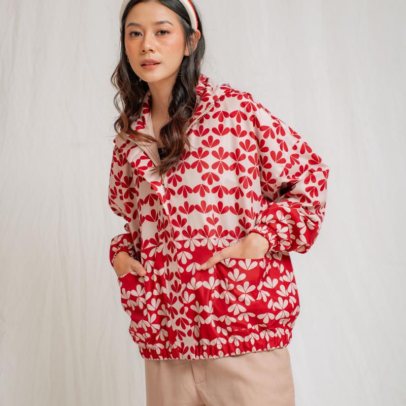 Vintage Red Jaket / jaket / senjaclothes.id / jaket parasut / premium / Panjang / Nyaman / Merah / Wanita Muda 3