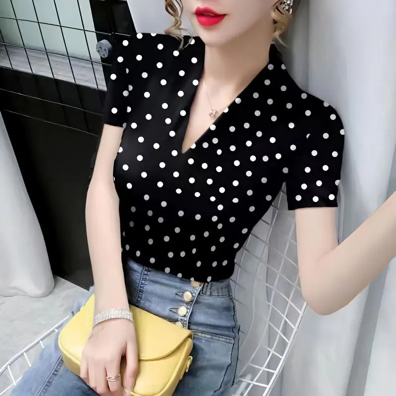 Áo Thun Ngắn Tay Cổ Chữ V, Dành Cho Nữ, Phong Cách Phương Tây, In Hình, Mỏng Vừa Vặn, Có Thể Mặc Bên Trong, Bó Sát, Áo Sơ Mi Lớp Nền Chấm Bi, Hàng Mới Về Mùa Hè 2025