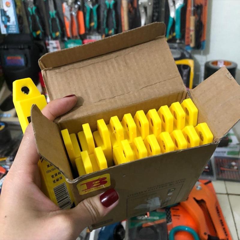 1 hộp 200 lưỡi dao dọc giấy bosi chính hãng