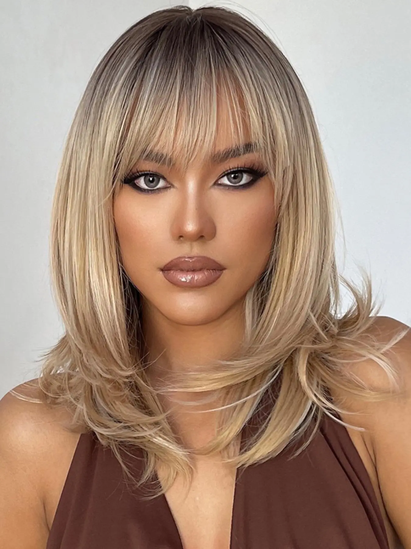 16 Inch Ombre Blonde Shoulder-length Straight Layered Wigs for Women, Gorgeous Fluffy Wigs with Bangs, Heat Resistant Synthetic Wigs for Party, Daily Use, Gifts for Girlfriend