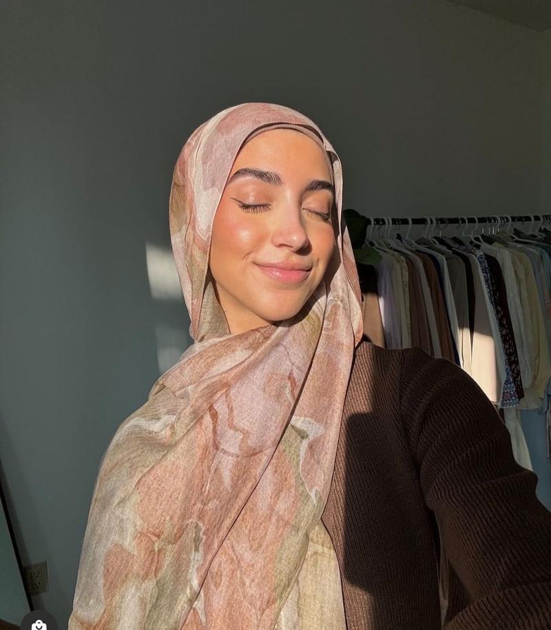 Product Introduction of Watercolor Floral Polyester Cotton Breathable Light Weight Soft Long Fashion Headscarf Single Sided Printing Muslim Hijabs Shawl 3
