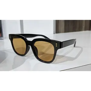 TOSERBA KACAMATA HITAM Fashion Korea Unisex Sun Glasses Eyewear dengan Lensa Pelindung Sinar UV Frame Plastik Full Rim Lensa PC Kualitas Terjamin