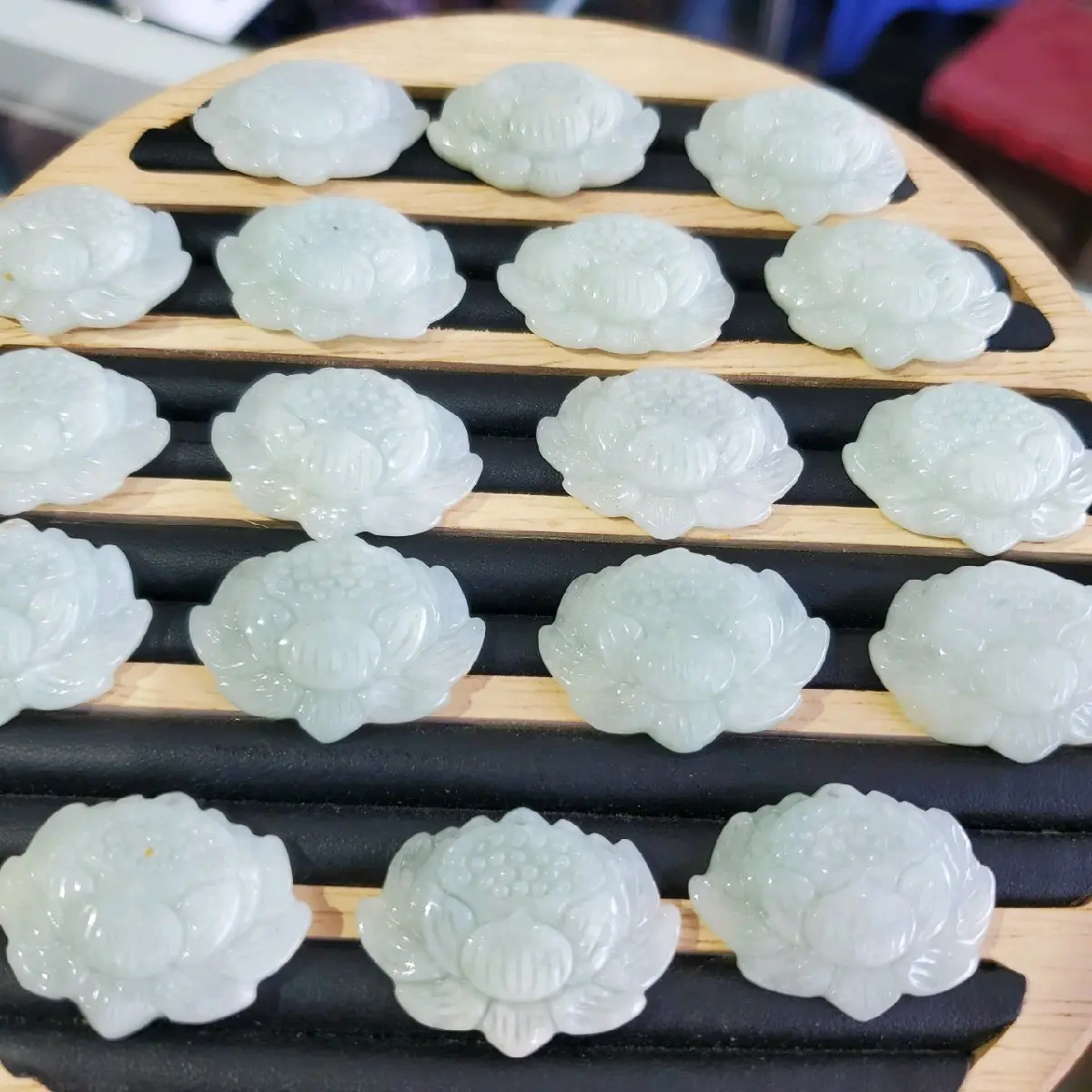 Mặt dây chuyền hoa sen cẩmthạch đa dụng cho nam và nữ