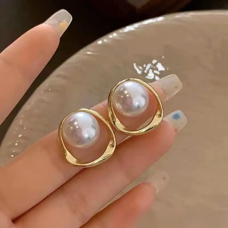 Retro Large Pearl Earrings For Women'S Light Luxury Temperament Earrings French New Style Atmospheric Ear Jewelry