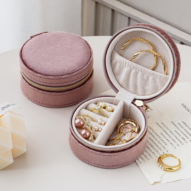 Product Introduction of Plush Travel Jewelry Box, 1 Count Portable Jewelry Case for Women and Girls, Jewelry Organizer Display Box for Necklace Earring Rings Bracelet 0
