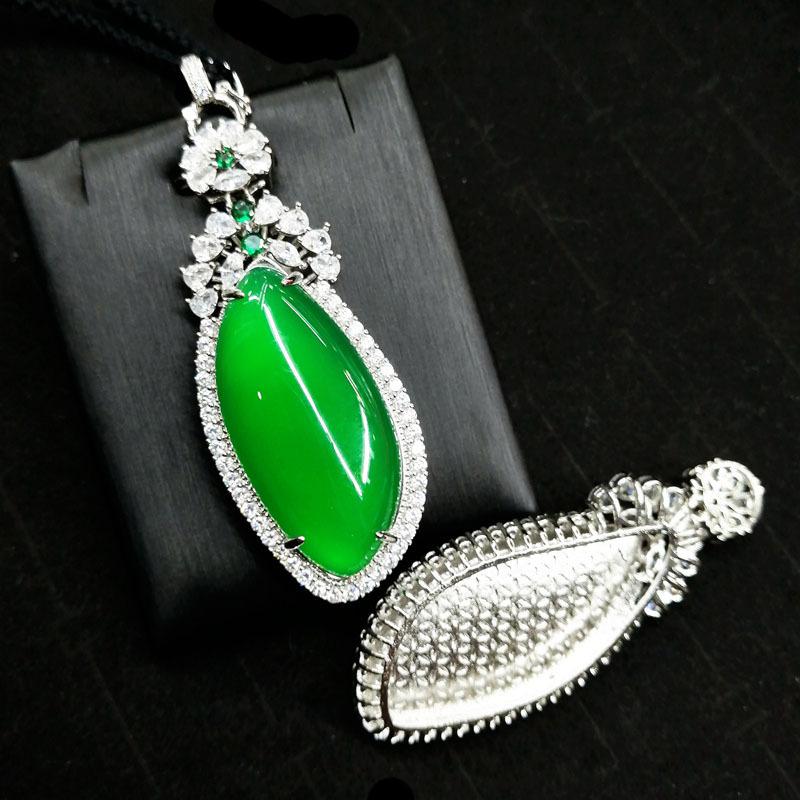 Product Introduction of Inlaid agate chalcedony necklace pendant high ice jade chalcedony willow leaf necklace agate jade jewelry High-end Chinese jewelry 4