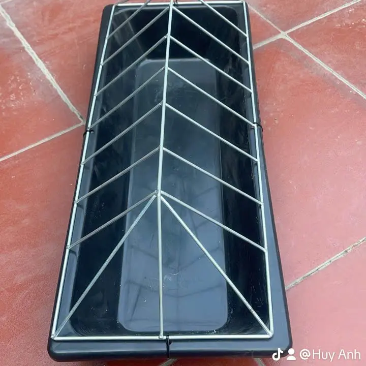 Máng gà dài chống bới khung thép mạ kẽm 23*60cm, cao 15cm 4.9 khung 4li đế dày loại 1