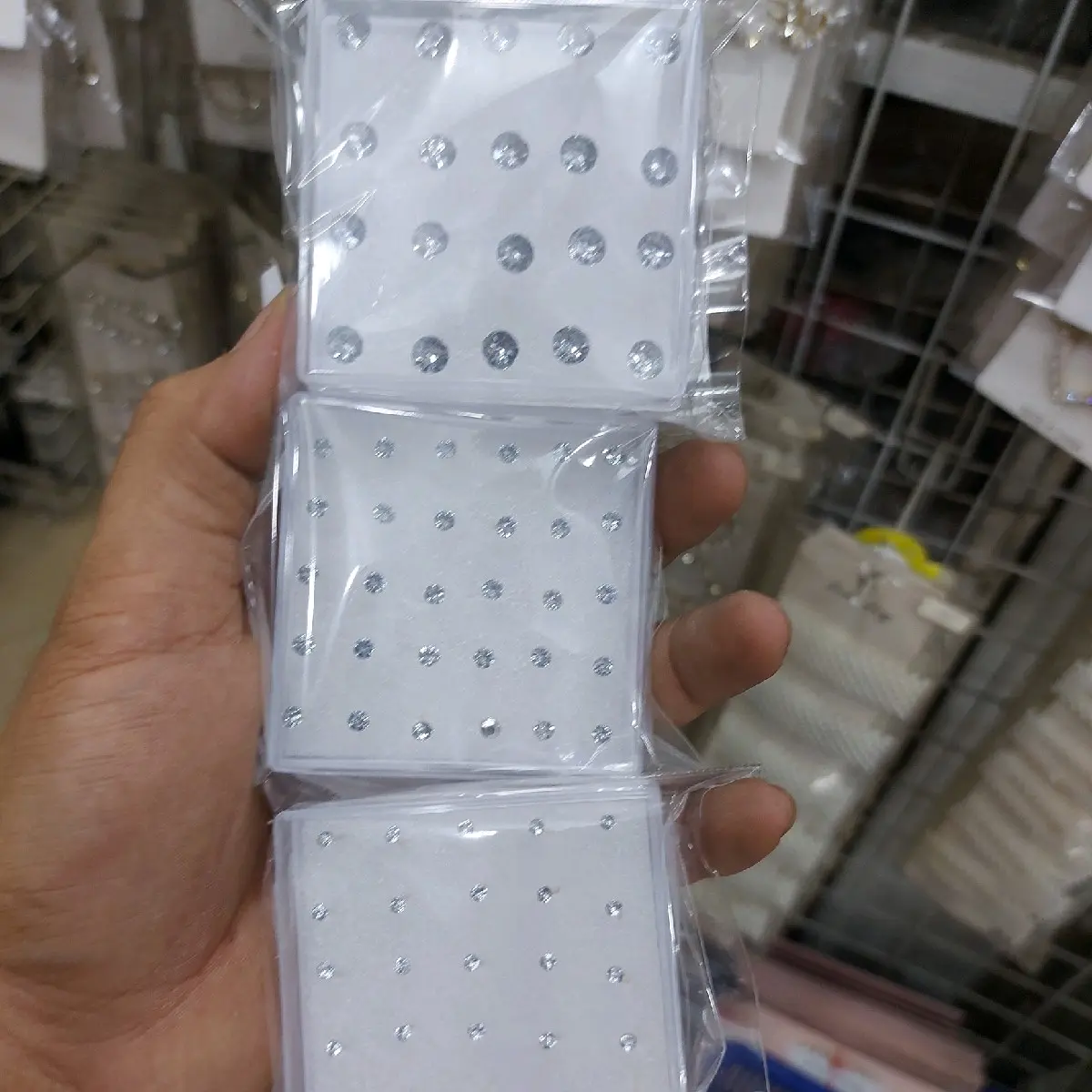 Termurah!!! Anting mata2 putih plastik lusinan 1box isi 20pcs Earrings