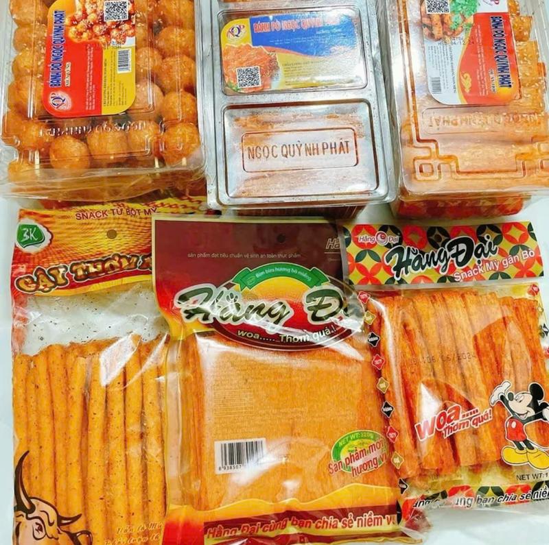 16 COMBO 6 món cay cay gồm 1 hộp pò xiên vừng ,1 hộp 60 miếng bò quẩy hộp ,1 hộp 20 xiên bò xiên vừng 1 bịch gậy thơm ngon 40-50 miếng 1 bịch bim bim hương bò miếng 40 miếng 1snack mỳ gân bò 20 miếng Ăn vặt candy snack Chua Food Cake