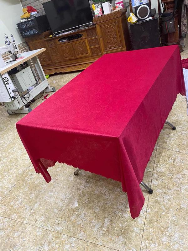 Khăn trải bàn vải thun bóng mờ ép hoa văn và thun trơn không hoa văn trang trí bàn tiệc gia đình, nhà hàng, tiệc cưới