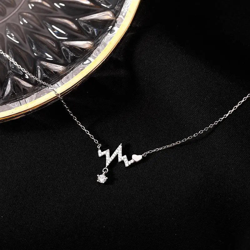 Summer's New Heart-Beating Necklace for Women, Niche and Trendy Instagram Influencers, Electrocardiogram, Collarbone Chain and Neck Chain