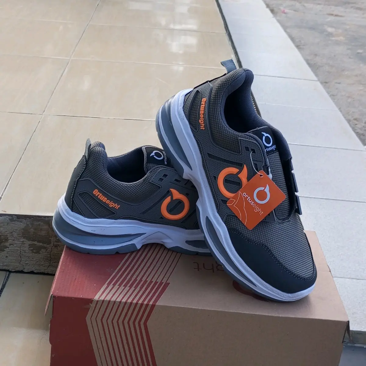 sepatu sneakers viral ortuseight pria wanita sepatu sports murah Olahraga Casual