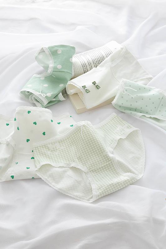 Product Introduction of Little Fresh Dot Print Milk Shake Green Girl Underpants 18