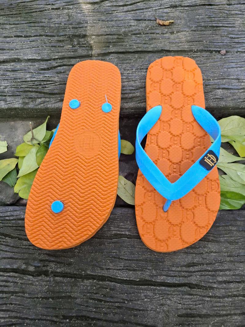 Product Introduction of Dép Kẹp Nam Đế Hoa Văn Cao Su Dẻo Mềm Size 38-43 - Đế Bằng 17