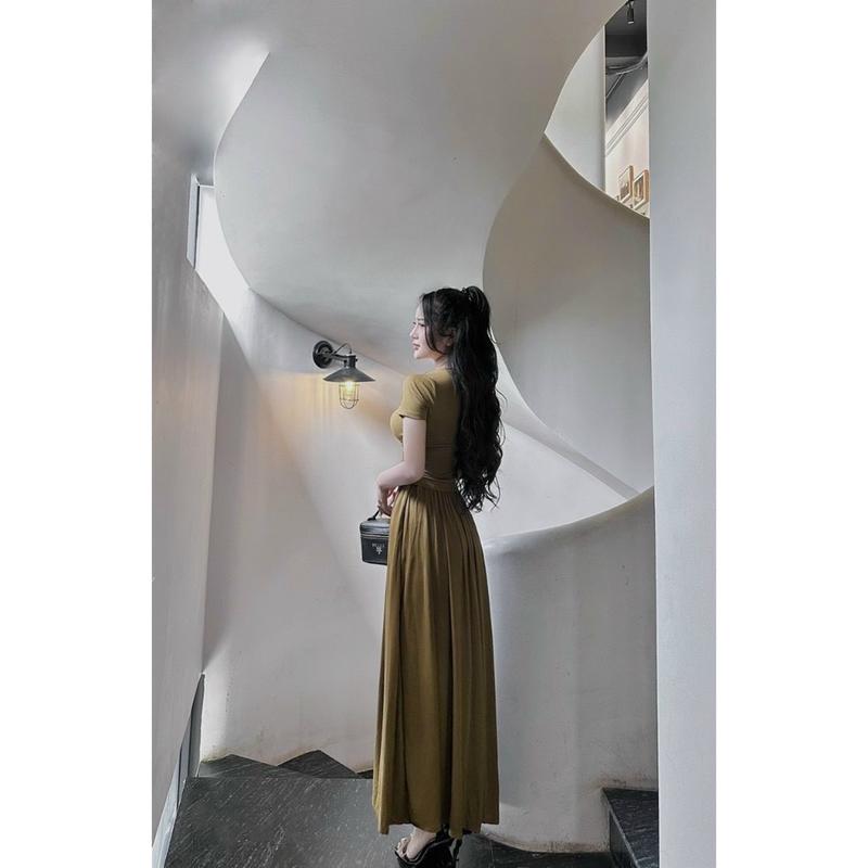 Set chân váy xoè dáng dài phối áo cổ tim tay ngắn đính nút - chất thun tăm lạnh Nữ Women Voi Đen Set váy body tôn vóc dáng cao cấp thoải mái cho mọi dịp - Kem