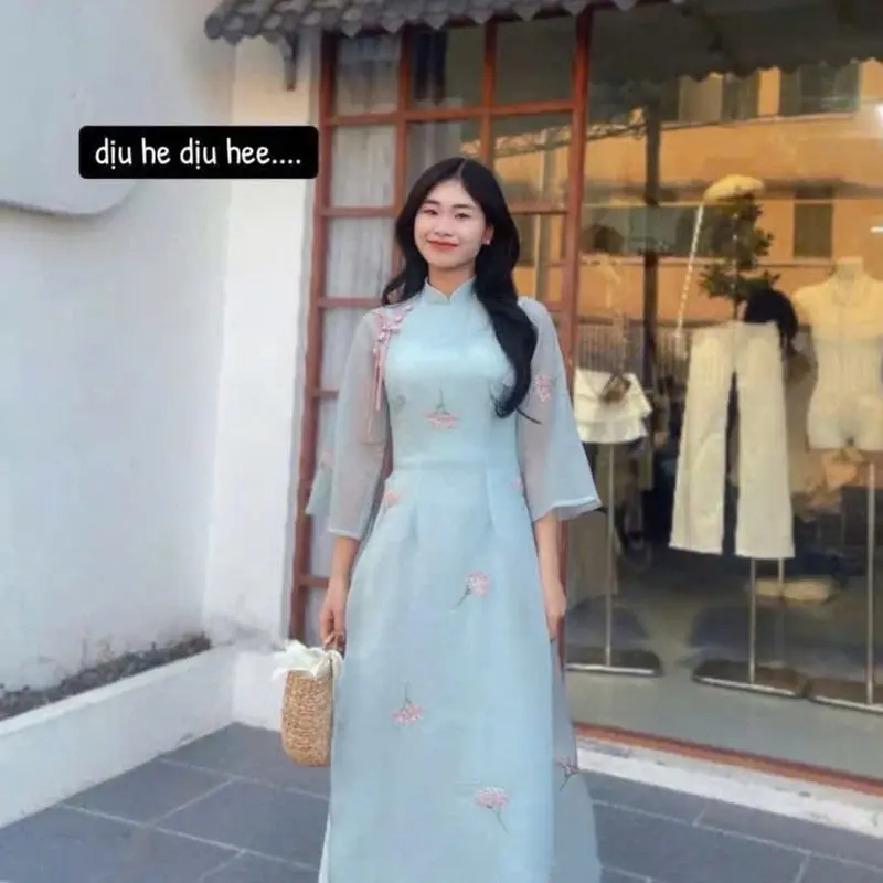 Áo dài cách tân 4 tà mềm mại chất vải tơ thêu hoa tinh sảo - Áo Dài Thanh Diệu 8