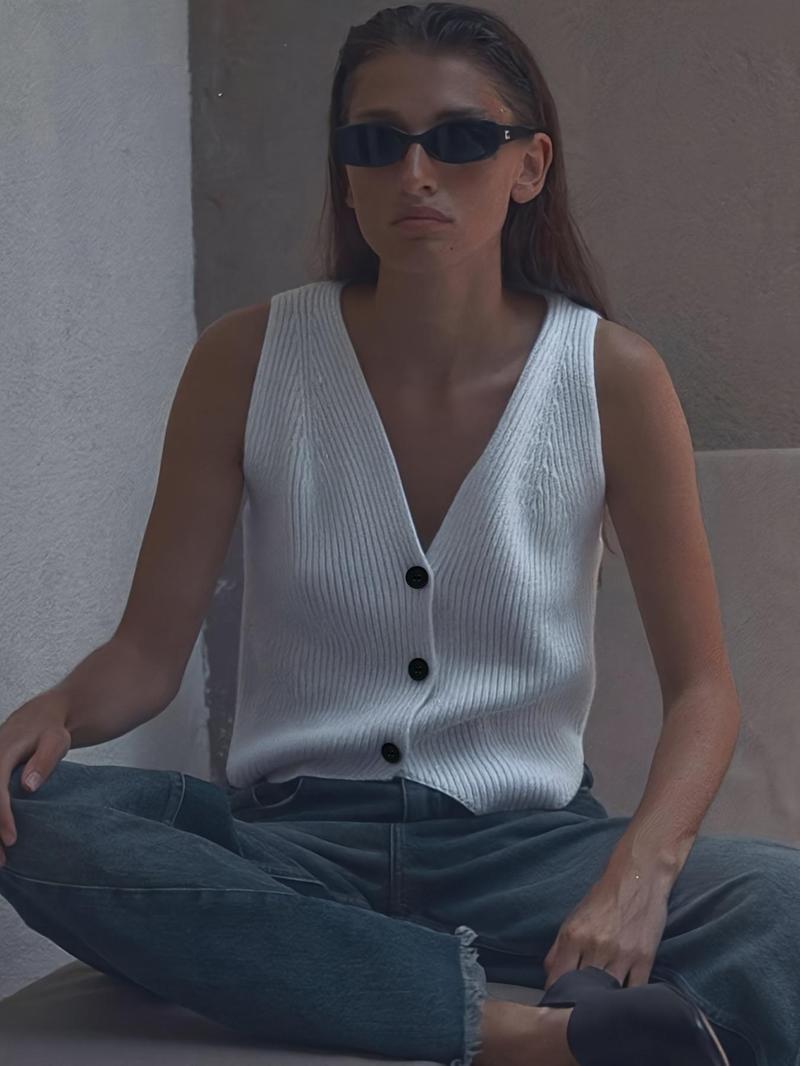 Product Introduction of Women's Solid Color V Neck Button Closure Tank Cardigan, Casual Sleeveless Knitwear for Summer, Fashion Women's Knit Clothing for Daily Wear 6