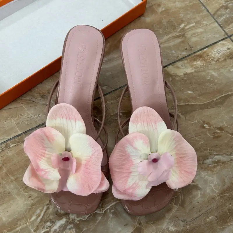 Giày Cao gót Chunky, Cao 8cm, Màu Đỏ Thanh Lịch, Dành Cho Nữ, Hàng Mới Về 2024, Kiểu Lật Ngón Chân Hoa, Dép Cao Gót, Thích Hợp Mặc Mùa Hè, Một Bộ Váy, Giá Cả Phải Chăng Và Đẹp Mắt 3