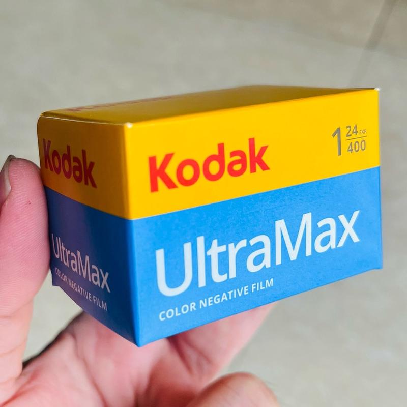 Film chụp ảnh Kodak Ultramax 400 24exp Date 06 2026 film 35mm Loại hộp lẻ 1 hộp giấy có 1 cuộn
