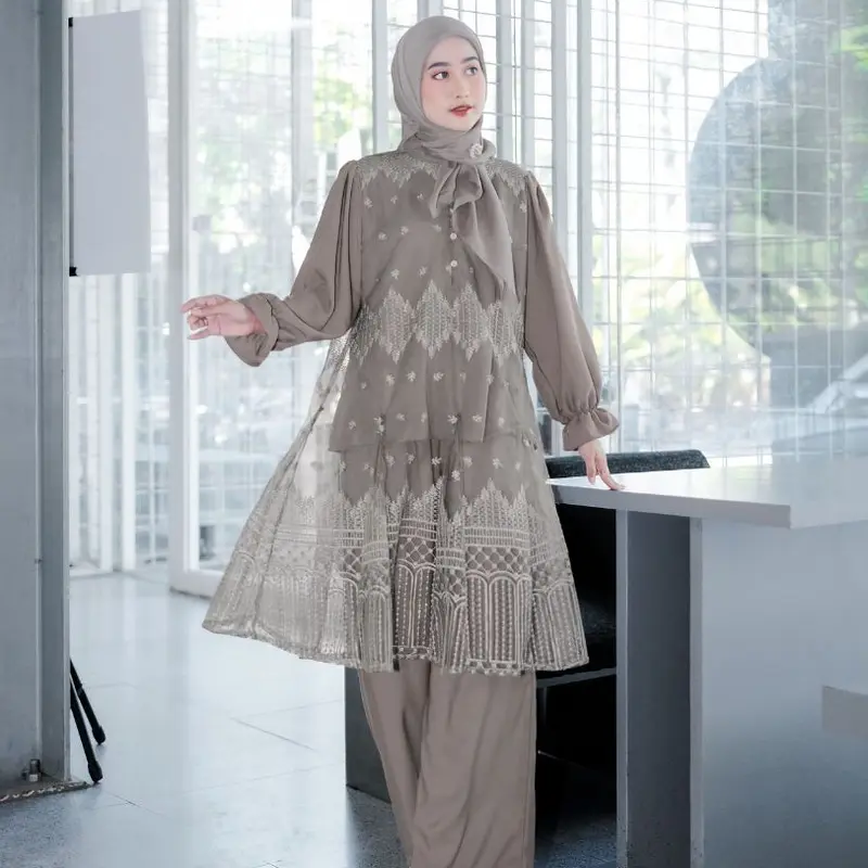 Naeva Hansa Elila One Set Atasan Tunik Brukat Celana Kulot Baju Kondangan Outfit Kondangan Terbaru Setelan 6