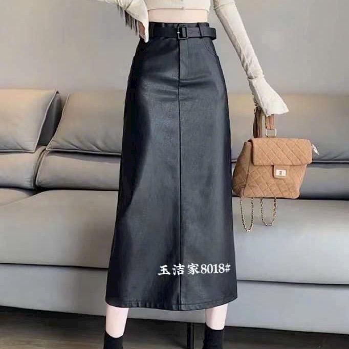 8018 . Chân váy da dáng dài , kèm đai, sau , dài 80 cm. Nữ Women