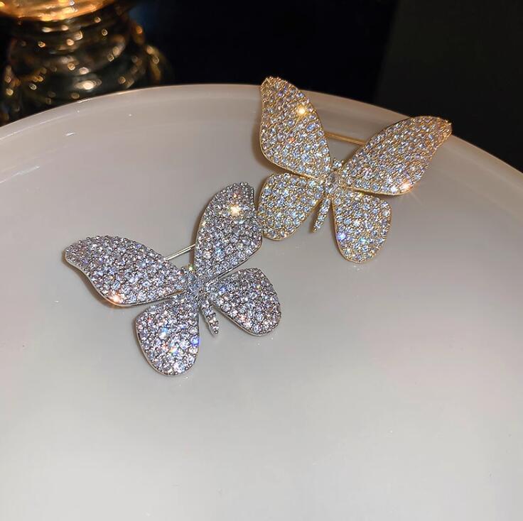 Product Introduction of Shiny Diamond Butterfly Brooch for Women, Unique Design, Elegant Suit Pin, 2023 New High-end Exquisite Accessory 4
