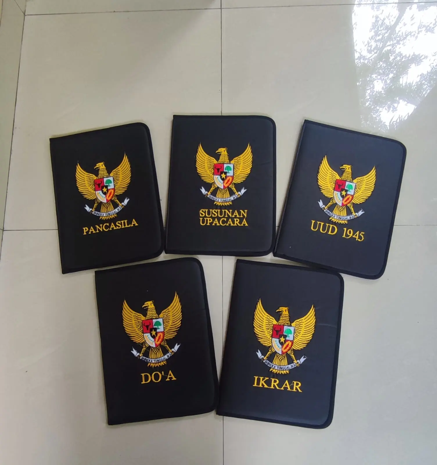 Harga Satuan Map Upacara Bendera Bordir / Sablon Do'a / UUD 1945 / Pancasila / Ikrar / Susunan Upacara / Sumpah Pemuda / Proklamasi / Garuda Tanpa Tulisan