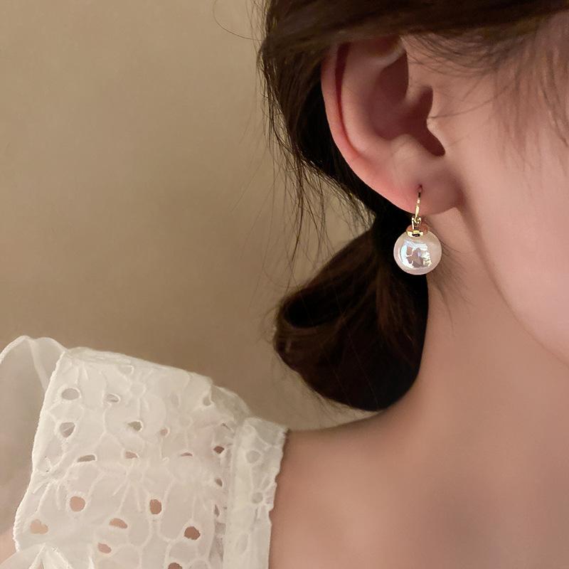 Product Introduction of Rainbow Electroplated Mermaid Pearl Earrings| 2025 Spring Hypoallergenic Titanium Ear Studs| Women's Minimalist Korean-Style Jewelry| Cross-Border Exclusive Daily Premium Accessories 7