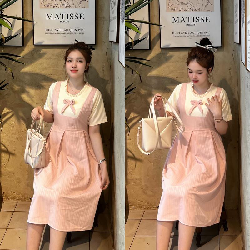  Đầm bầu yếm liền phối nơ dễ thương xinh xắn bầu diện đi làm đi chơi đều xinh nhẹ nhàng . 